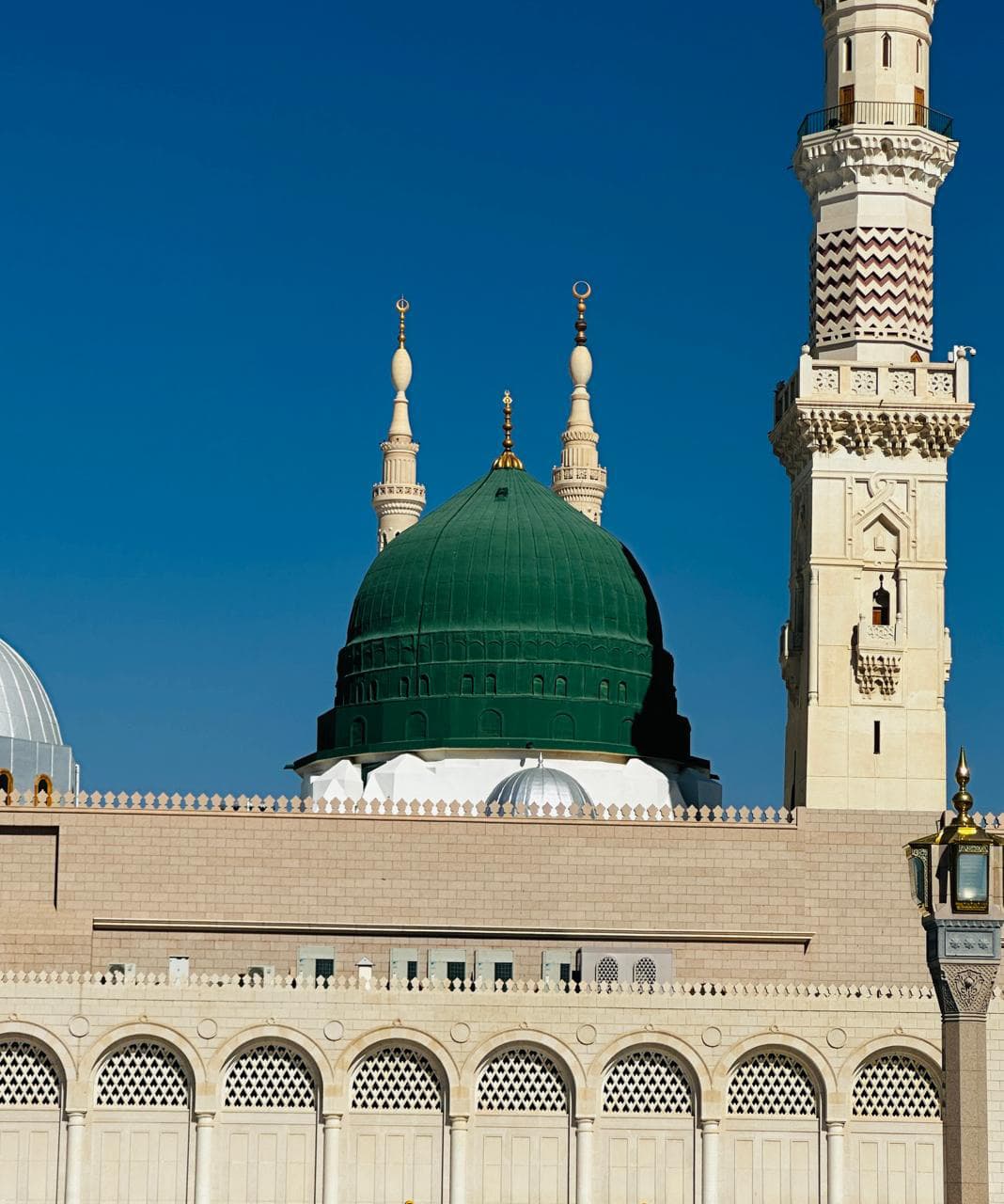 Pilgrims at Masjid an-Nabawi, Madinah